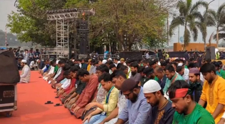 মানিক মিয়া এডিনিউতে জুমা’র নামাজ